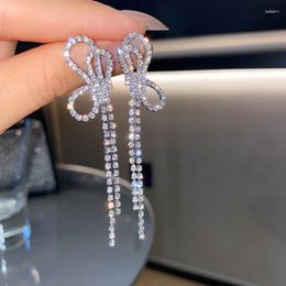 Boucles d'oreilles pendantes en cristal brillant pour femmes, bijoux tendance avec nœud papillon et strass, pompon papillon, 2024