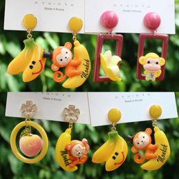 Bengelen oorbellen 3d hars aap banaan perzik asymmetrisch schattig cartoon dier voor vrouwen ongebruikelijke oor sieraden trend accessoires cadeau