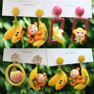 Dangle Boucles D'oreilles 3d Résine Singe Banane Pêche Asymétrique Mignon Animal De Bande Dessinée Pour Les Femmes Insolite Oreille Bijoux Tendance Accessoires Cadeau