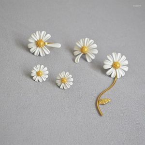 Boucles d'oreilles pendantes Amaiyllis en argent sterling 925, fleur de marguerite peinte en blanc, asymétrique, faite à la main, style Boho, boucles d'oreilles en or pour femmes, bijoux