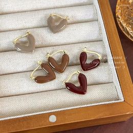 Boucles d'oreilles pendantes en métal pour femmes, classique, cœur, thé au lait, amour léger, bijoux de luxe élégants, nouvelle collection