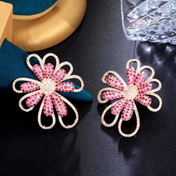 Pendientes colgantes BeaQueen Gorgeous Pink Cubic Zirconia Pave Joyería de primavera Flor grande CZ Gota de compromiso para mujer Vestido de fiesta E595