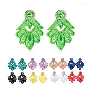 Boucles d'oreilles pendantes en cristal pour femmes, accessoires magnifiques, Soutache, bijoux en dentelle blanche colorée, tendance de mariée