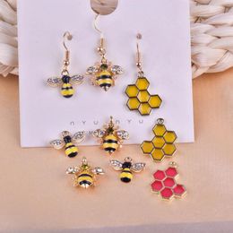 Pendientes colgantes de abeja, panal de abeja, esmalte de Metal, colgantes de bruja gótica, joyería para mujer, regalos de moda, fantasía clásica de Halloween