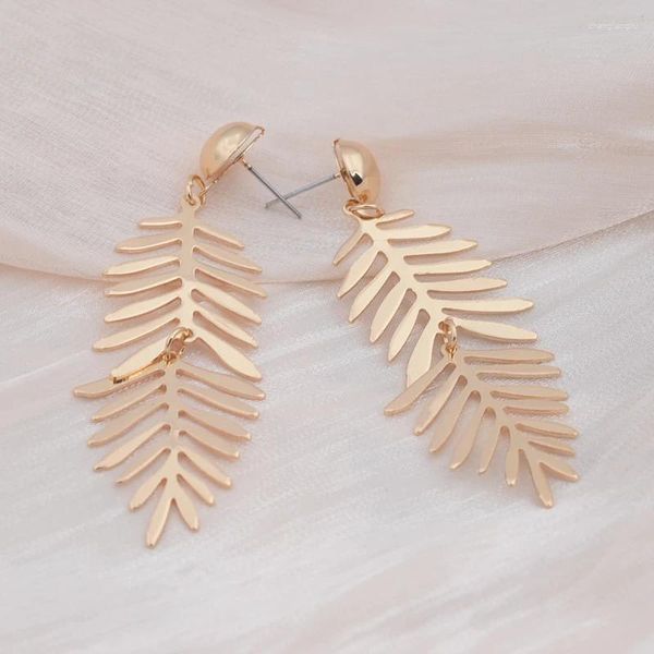 Boucles d'oreilles en peluche Bohemian Long Feather Drop pour femmes fête à la mode européenne bijoux rétro Metal Leaf Gift