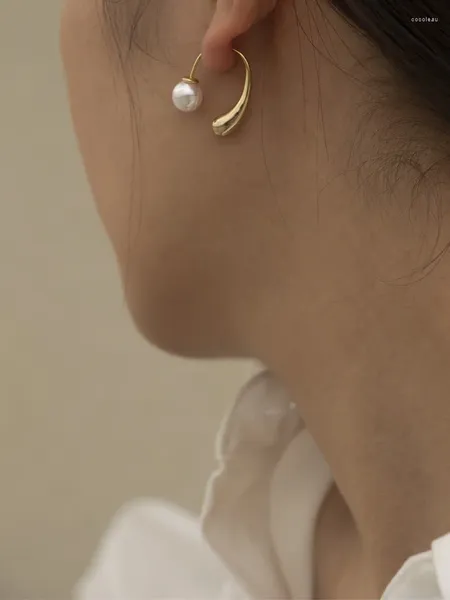 Boucles d'oreilles entend en laiton avec 18 carats Geo Geo Faux Pearl Eargs Bijoux de mauvaises herbes Party T Show Robe Race Rare Korean Japan Trendy