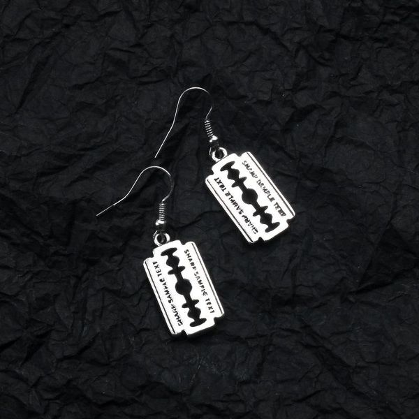 Pendientes colgantes Diseño de araña La hoja para hombres Mujeres Punk Acrílico Rock A Razor Joyería de moda Regalo de recuerdo