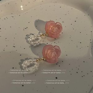 Boucles D'oreilles Pendantes Lustre Pêche-rose Cristal Perlé Pour Un Petit Groupe De Femmes Avec Clous Éthérés Et ÉlégantsDangle