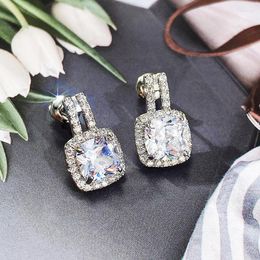 Boucles d'oreilles pendantes classique pour femmes Style rétro Bling carré Zircon couleur argent anneaux d'oreille femme bijoux en gros fille cadeau KBE326