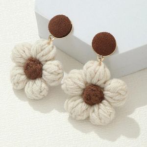 Boucles d'oreilles pendantes classiques en laine au Crochet, faites à la main, fleur mignonne, goutte pour femmes, bijoux cadeau de fête d'automne et d'hiver 2024
