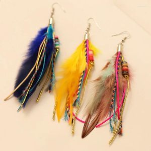 Boucles d'oreilles pendantes en plumes colorées pour femmes, bijoux bohème faits à la main, longs pampilles en perles d'argile, cadeaux pour filles, vente en gros