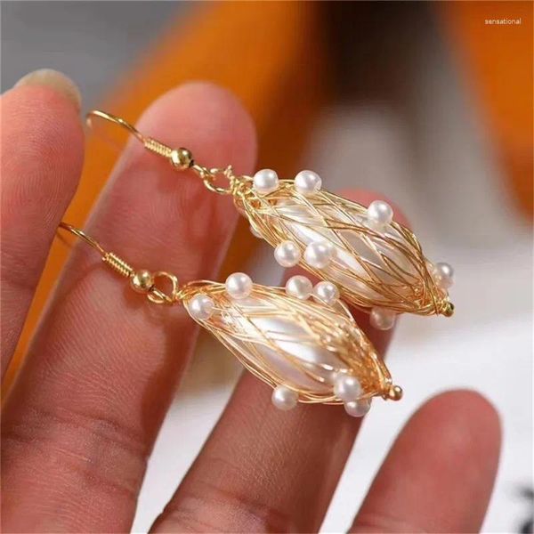 Pendientes colgantes de alambre de cobre para mujer, gancho colgante geométrico hecho a mano con perlas naturales de agua dulce, Color dorado, accesorios de joyería