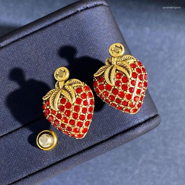 Boucles d'oreilles en pente mignons fruits de fraise petite étalon pour femmes filles adolescentes zircone drôle rouge en émail rouge