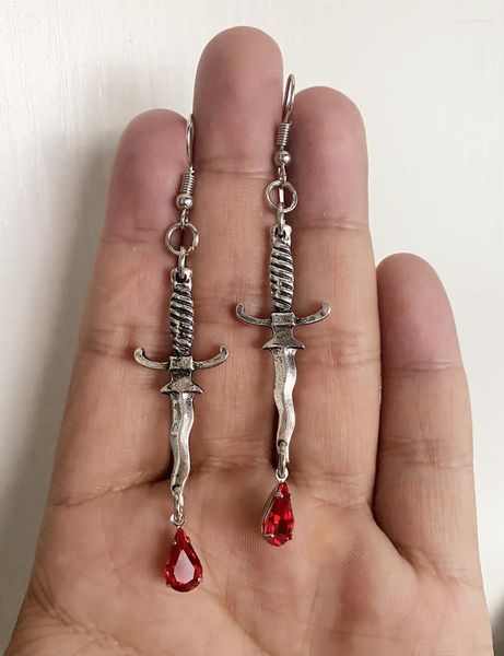 Pendientes colgantes Daga con cuchillo de sangre roja Pendientes colgantes Joyas de terror