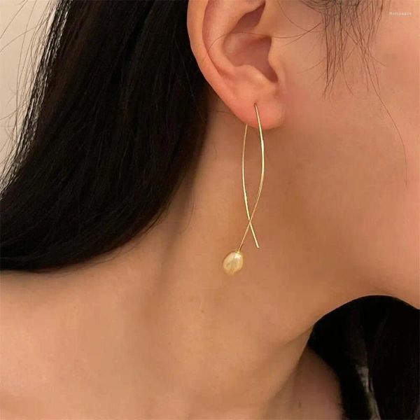 Pendientes colgantes Joyería delicada para mujer Hojas huecas elegantes Pendiente de perlas naturales de lujo Joyería de perlas de agua dulce de moda para mujer