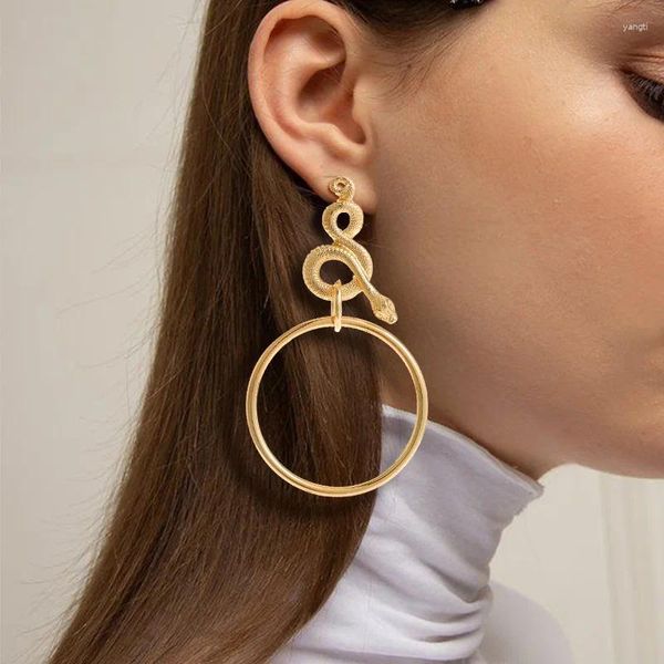 Pendientes colgantes Designeuropean y americano Círculo de serpientes de oro Long para mujeres Joyas de moda de animales sexy al por mayor