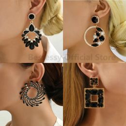 Boucles d'oreilles pendantes élégantes lustre en cristal noir pour femmes de luxe design carré géométrique boucles d'oreilles tendance 2024 bijoux vintage