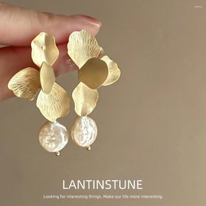 Dangle Oorbellen Elegante Gouden Kleur Bloemblaadjes Bloem Barokke Parel Voor Vrouwen Franse Geavanceerde Ontwerp Jonge Meisjes Partij Sieraden N618