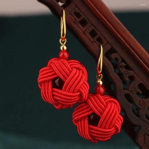 Boucles d'oreilles en peluche ethnique du vent de la Chine rouge oreille à oreille simple style vintage tricote à main original pour femmes bijoux cadeau