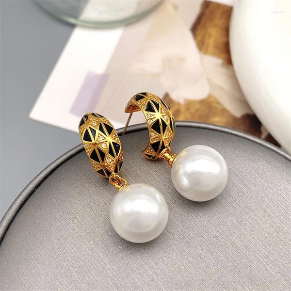 Pendientes colgantes euroamericanos Retro con incrustaciones de circón en forma de C, esmalte negro, gota de perla destacada para mujeres, delicadas y elegantes