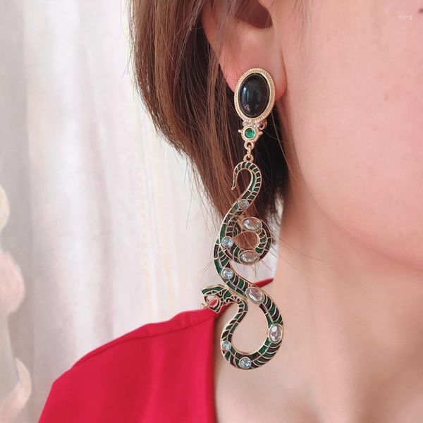 Boucles d'oreilles pendantes mode européenne et américaine plaquée asymétrique clip d'oreille goutte d'huile vert noir en forme de serpent exagéré pour les femmes