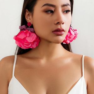 Bengelen oorbellen overdreven grote donzige stofbloemhanger voor vrouwen trendy bruiloft drop 2023 mode sieraden accessoires