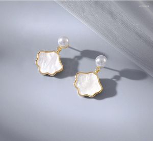 Boucles d'oreilles pendantes conception exquise en forme de nuage pour les femmes 2023 à la mode suspendu tempérament simulé perle coquille oreille bijoux