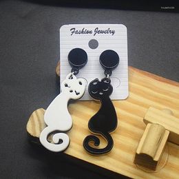 Boucles d'oreilles pendantes mode créative bricolage asymétrique chat noir et blanc coréen Simple exagéré drôle acrylique Eardrop