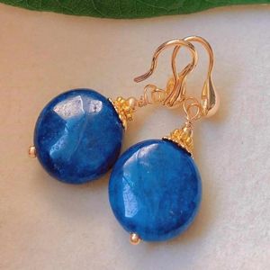 Boucles d'oreilles en verrous mode oblatté bleu foncé lapis lazuli perle dorée cerceau décontracté minimaliste de la mariée minimaliste