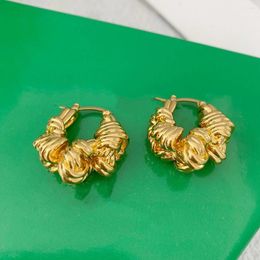 Pendientes colgantes Diseñador de moda 18K Chapado en oro Plata Torcido Mujeres Joyería de lujo de alta calidad Bijoux Tendencia