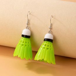 Boucles d'oreilles pendantes en résine verte pour femmes, crochet d'oreille de Badminton, personnalité irrégulière géométrique, bijoux créatifs