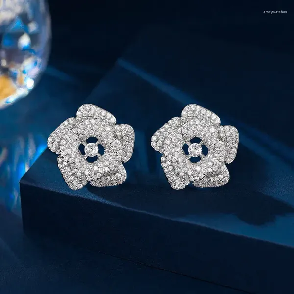 Pendientes colgantes Moda Hollow Camelia Ear Studs S925 Aguja de plata Cubic Zirconia Declaración Flores Stud Ears Joyería de lujo para mujer