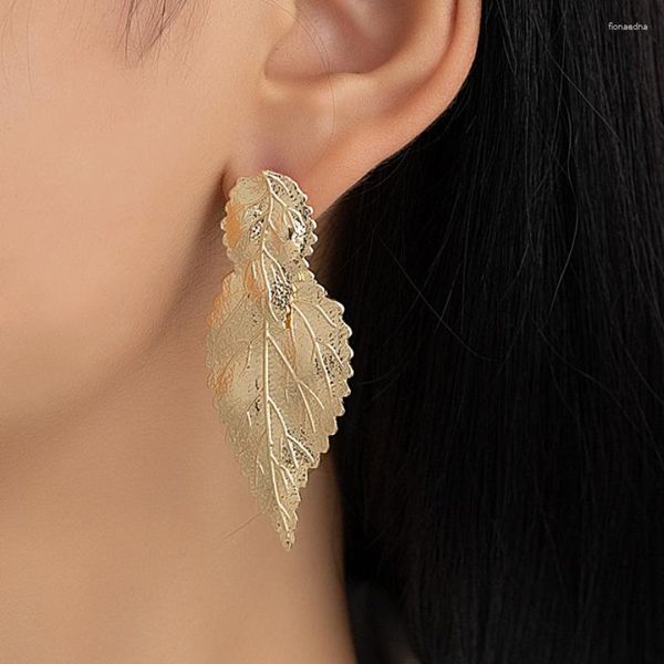 Pendientes colgantes estilo joyería de moda hoja metálica de Color dorado para mujer regalo femenino bonitos accesorios para las orejas