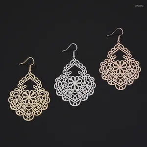 Pendientes colgantes Joyería de moda Regalos de la vida diaria de las mujeres Placa de metal tallada en forma de corazón Cerradura hueca Corte chapado en oro Estilo retro