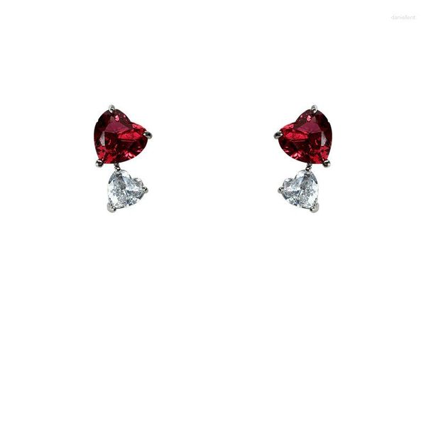 Boucles d'oreilles pendantes Fashion Light LuxuryTitanium Steel Temperament Niche Design Sens Irconia Red Heart-shaped Women's Drop Jewelry Gift