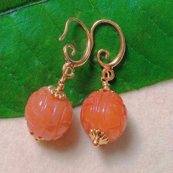 Pendientes colgantes de la moda Natural Red Red Round Hetian Jade Escultura Oro Bohemia Gémica Boadado Clip-On Arte Adolescentes Formal de plata hecha a mano