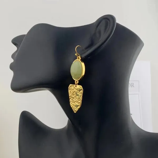 Boucles d'oreilles pendantes, Niche de mode, tempérament élégant, pierre verte, pendentif en métal sculpté, crochet en laiton plaqué or