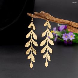 Boucles D'oreilles Pendantes Mode Simple Longue Dynamique Feuille De Métal Gland Vintage Pour Les Femmes Esthétique Produit Léger Cadeau De Fête Bijoux Pour Filles