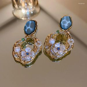 Boucles d'oreilles en peluche française vintage cristal fleur blanche pour la personnalité des femmes accessoires quotidien