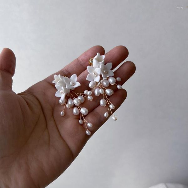 Pendientes colgantes Perlas de agua dulce Boda Nupcial Flor de porcelana blanca Mujeres Pendiente de gota Joyería hecha a mano