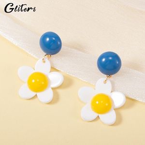 Boucles d'oreilles en peluche Geiteri Korean Style mignon fleur pour les femmes Girls Sweet Spring et Summer Little Daisy Drop Oreing Bringle Bijoux 2024