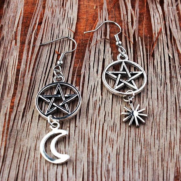 Pendientes colgantes góticos pentagrama asimetría Luna estrella para mujer geometría Color plata Vintage Piercing accesorios de joyería VGE105