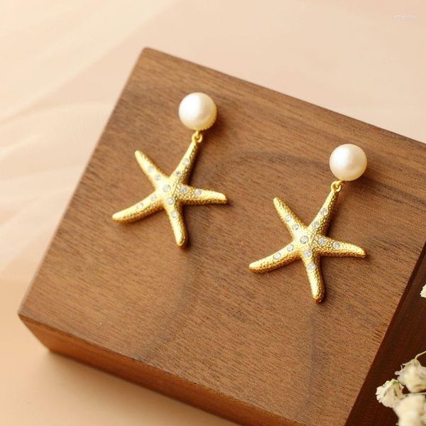 Boucles d'oreilles pendantes faites à la main créative 18K plaqué or boucle d'oreille incrustée de perles d'eau douce naturelles mode petite étoile de mer en argent sterling 925