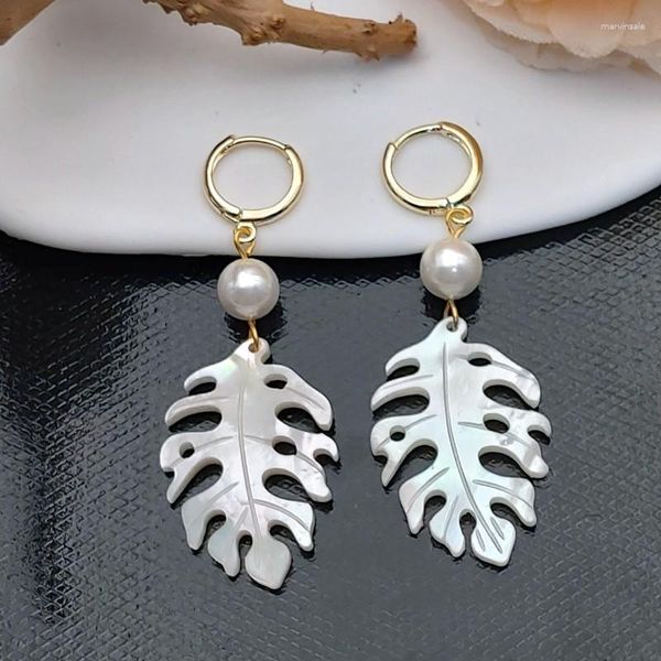 Boucles d'oreilles hawaïennes en nacre blanche naturelle, feuille creuse sculptée avec de minuscules cerceaux, perles de coquillage, bijoux d'île