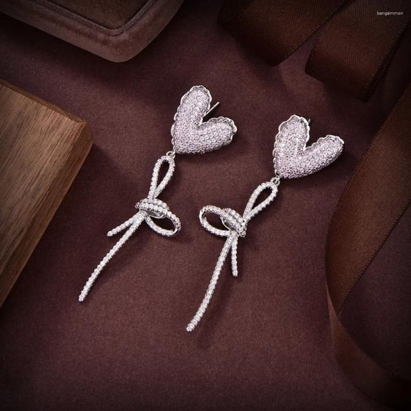 Boucles d'oreilles enveloppées de rubans d'arc en forme de coeur zircon longtemps romantiser doucement la forme du visage