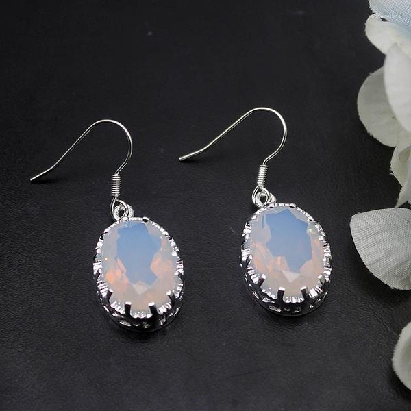 Boucles d'oreilles en peluche hermosa élégant mignon opale blanche claire couleurs argentées pour les femmes bijoux de mode 1 3/8 pouces ME048