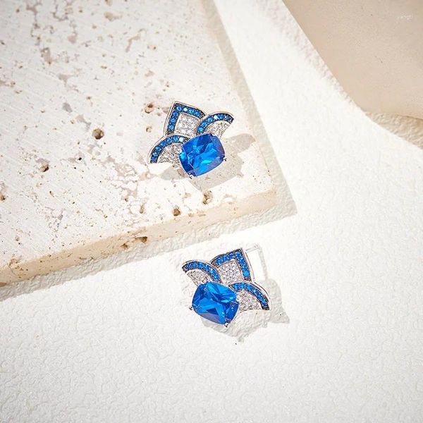 Boucles d'oreilles pendantes de haute qualité en argent sterling 925 avec zircon bleu en forme d'éventail avec séparation des couleurs comme cadeau de vacances pour les femmes