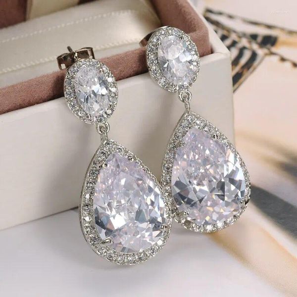 Boucles d'oreilles en peluche mariage Huitan Eternity pour femmes Brilliant Crystal Pear Cubic Zirconia Anniversaire Amour Gift Luxury Bijoux en gros