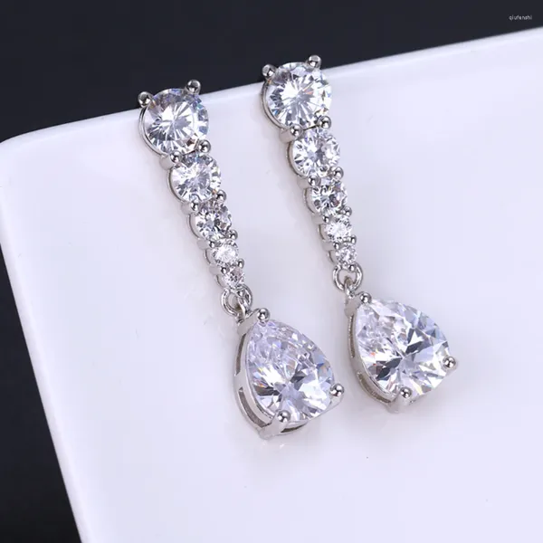 Boucles d'oreilles pendantes Huitan Mode Cristal Goutte D'eau Zircone Cubique Femmes Pour Fiançailles Mariage Oreille Accessoire Bijoux De Luxe En Gros