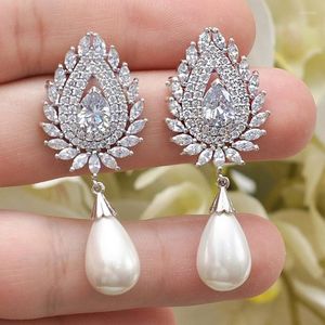 Boucles d'oreilles en peluche Huitan Femmes de luxe à la mode mariage pavé de zircone cubique brillante forme de poire simulée bijoux en perles